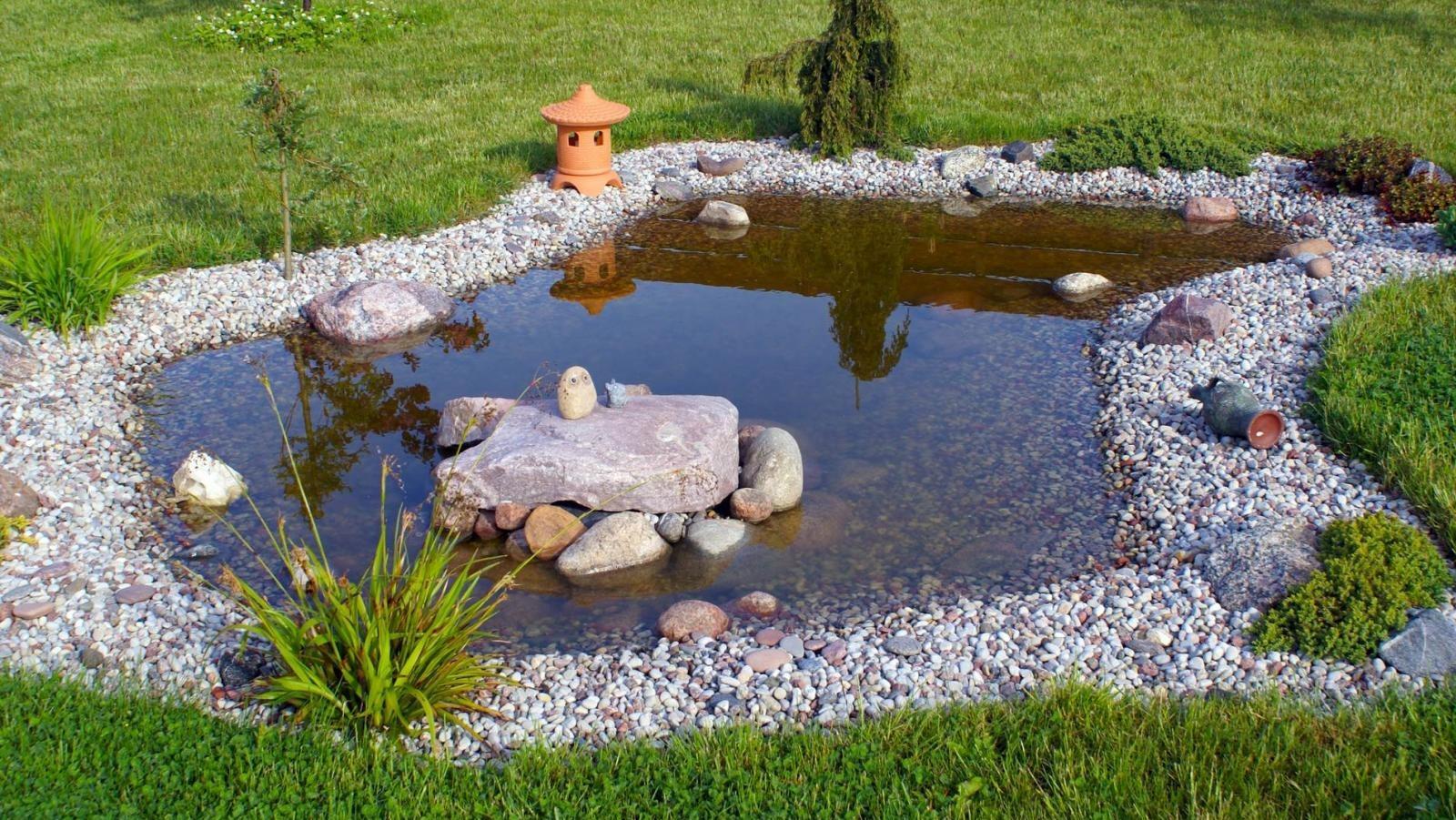 La création de nouveaux, bassin de jardin avec étang liner presque